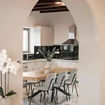 Luminus Arcus I Modern With A Private Pool!
