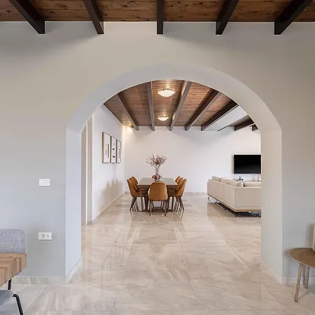 Luminus Arcus - Modern With A Private Pool! فيلة خانيا
