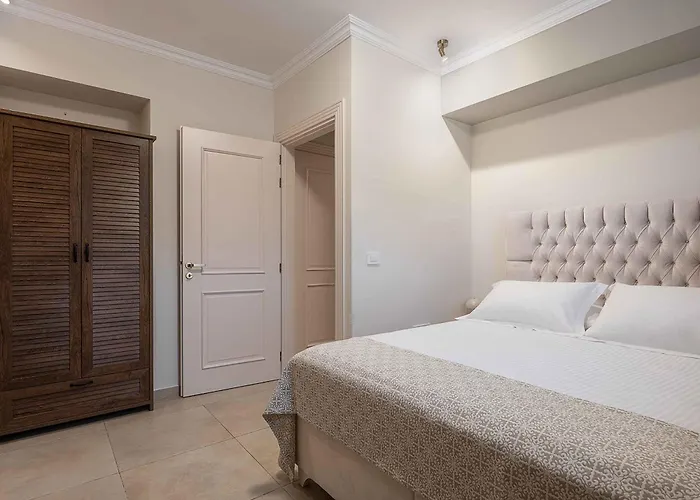 Luminus Arcus I Modern With A Private Pool!