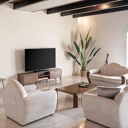 Luminus Arcus I Modern With A Private Pool!