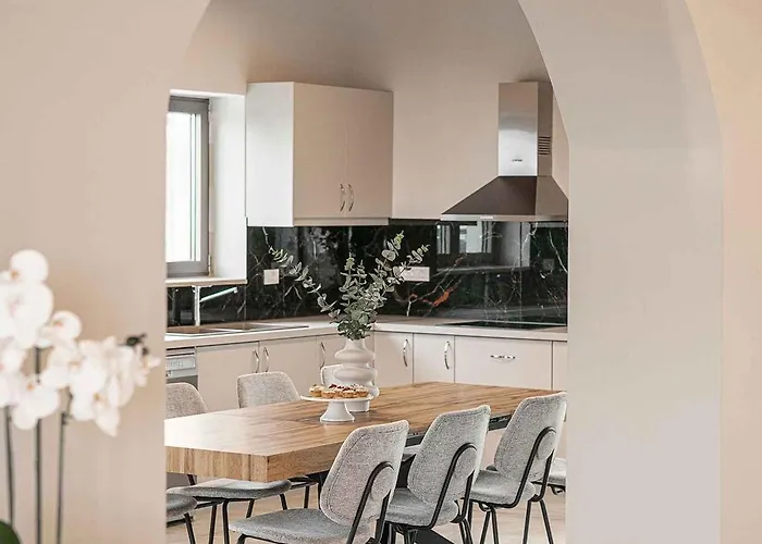 Luminus Arcus I Modern With A Private Pool!